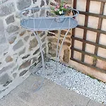 Prázdninový dům Jolie Maison En Pierres Avec Son Jardin Bucolique Hardanges
