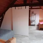 Jolie Maison En Pierres Avec Son Jardin Bucolique Hardanges