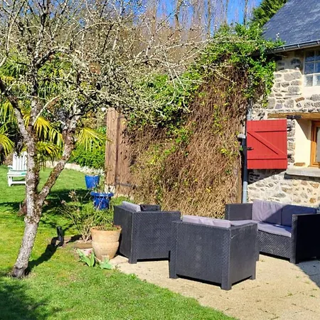 Jolie Maison En Pierres Avec Son Jardin Bucolique