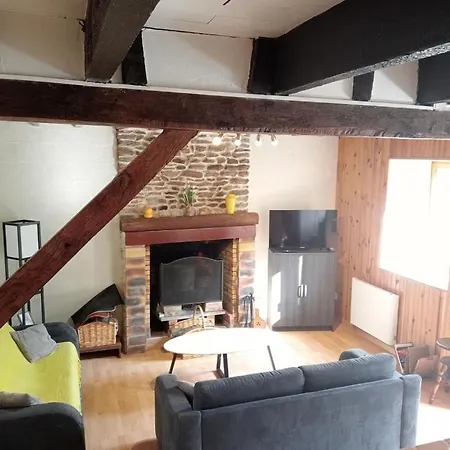 Hébergement de vacances Jolie Maison En Pierres Avec Son Jardin Bucolique