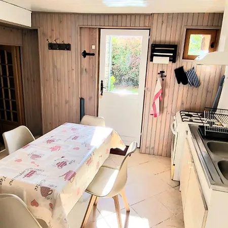 Prázdninový dům Jolie Maison En Pierres Avec Son Jardin Bucolique Hardanges