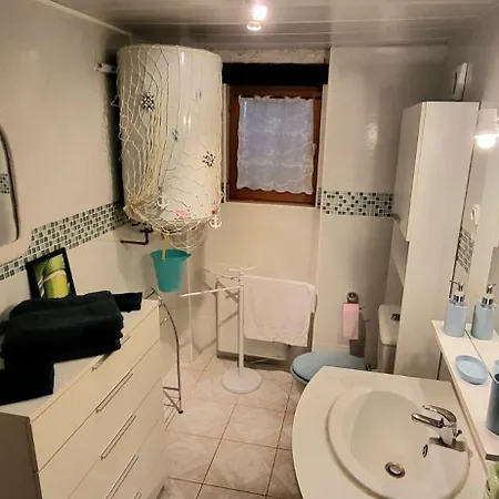 Hébergement de vacances Jolie Maison En Pierres Avec Son Jardin Bucolique