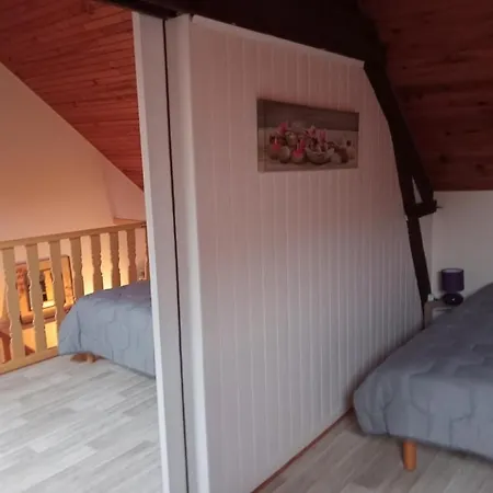 Hébergement de vacances Jolie Maison En Pierres Avec Son Jardin Bucolique